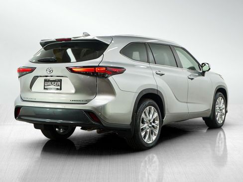 Used 2024 Toyota Highlander Limited AWD/4WD image 5