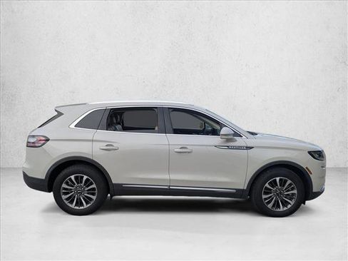 Used 2022 Lincoln Nautilus FWD w/ Premium Package image 2