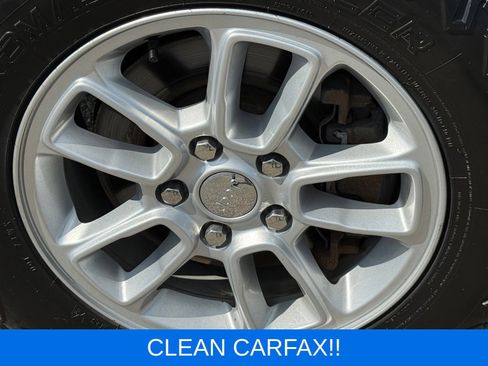 Used 2019 Jeep Grand Cherokee Laredo AWD/4WD image 13