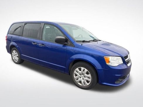 Used 2019 Dodge Grand Caravan SE w/ UConnect Hands-Free Group image 4