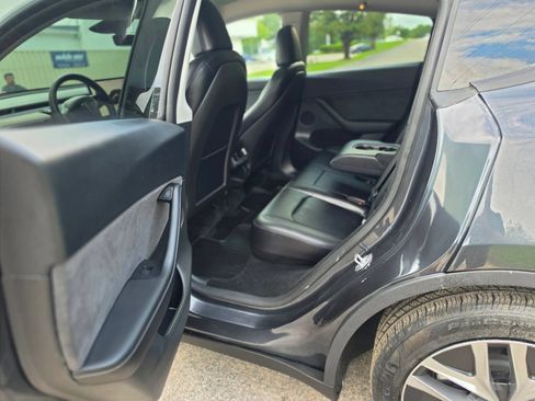 Used 2024 Tesla Model Y 2WD image 16