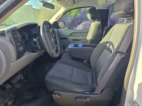 Used 2011 Chevrolet Silverado 1500 W/T image 2