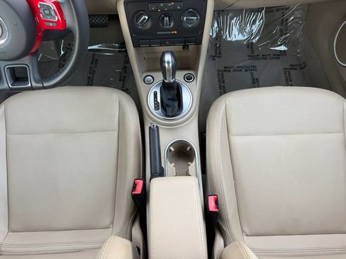 Used 2014 Volkswagen Beetle 1.8T FWD image 28