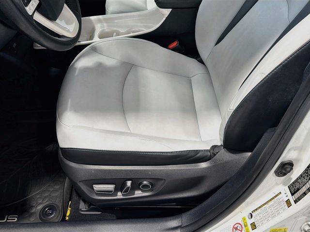 Certified 2017 Toyota Prius Four FWD image 17