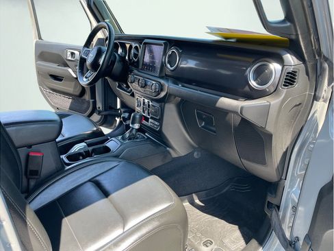 Used 2022 Jeep Wrangler Unlimited Sahara AWD/4WD image 18