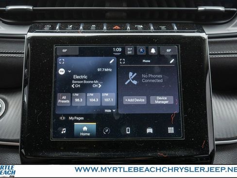 Certified 2023 Jeep Grand Cherokee Laredo image 18