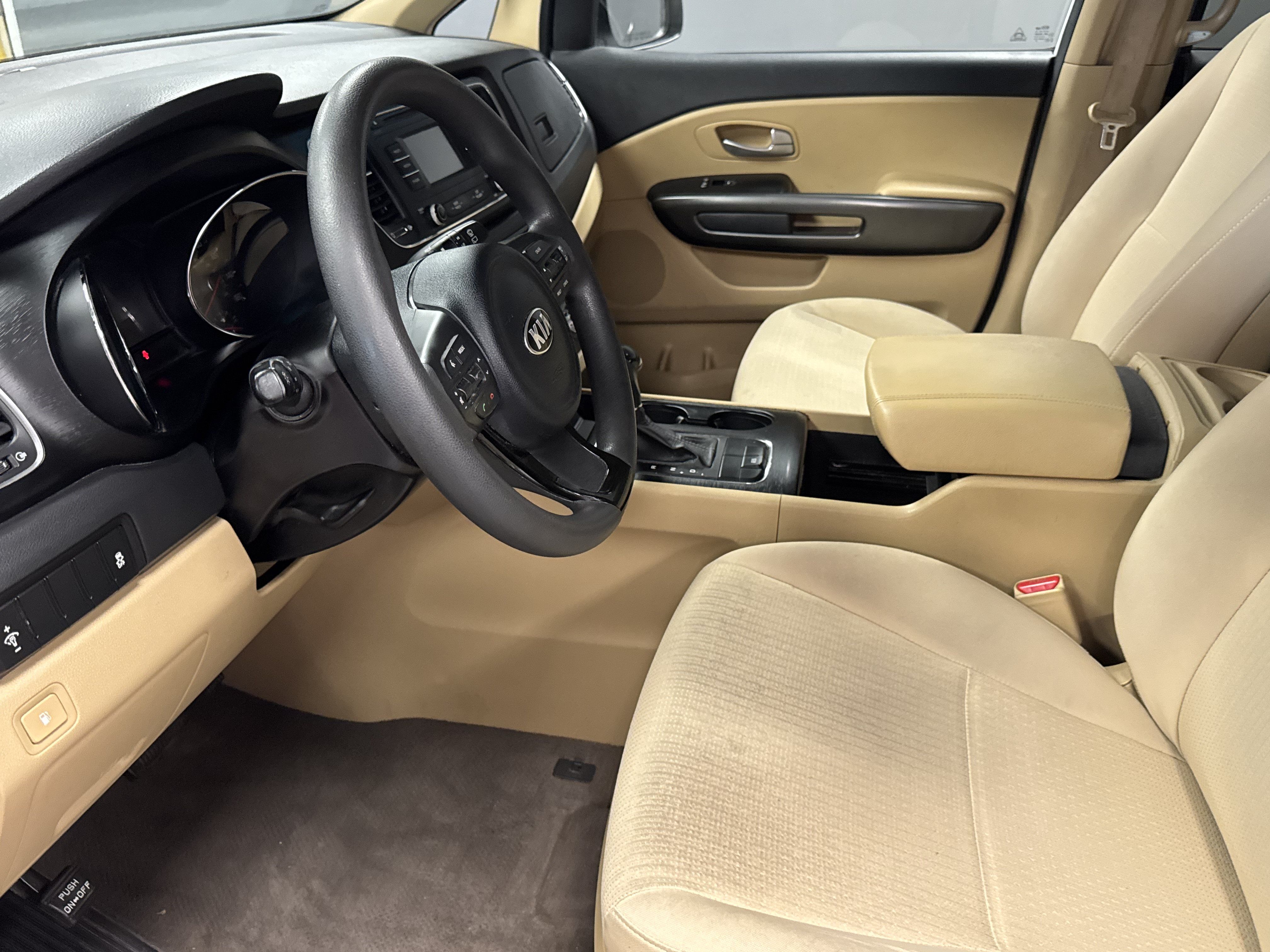 Used 2017 Kia Sedona LX FWD image 9