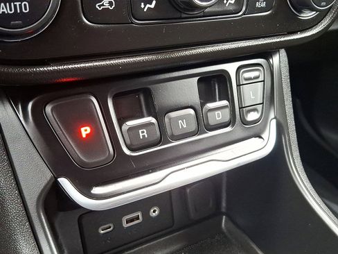 Certified 2020 GMC Terrain SLE w/ Driver Convenience Package image 12