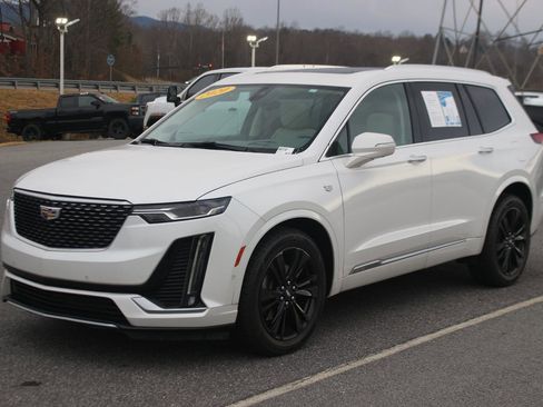 Used 2020 Cadillac XT6 Premium Luxury image 3