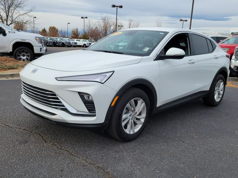 Used 2024 Buick Envista Preferred w/ Advanced Safety Package image 4