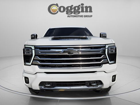 Used 2024 Chevrolet Silverado 2500 High Country w/ High Country Premium Package AWD/4WD image 8