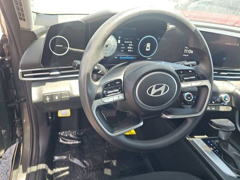 Used 2024 Hyundai Elantra SEL FWD image 8