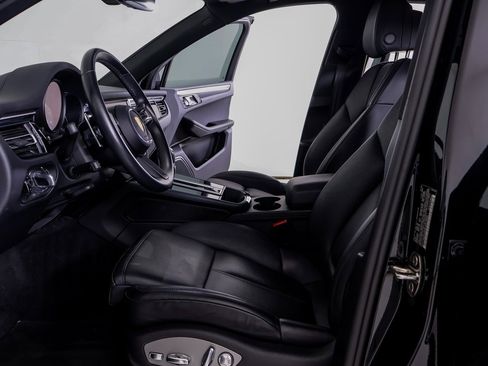 Certified 2023 Porsche Macan S image 5