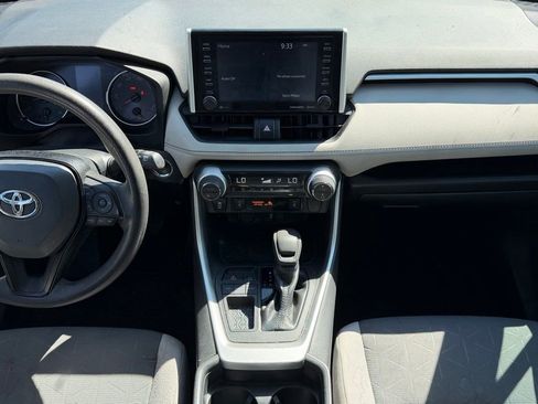 Used 2019 Toyota RAV4 XLE w/ Convenience Package FWD image 10
