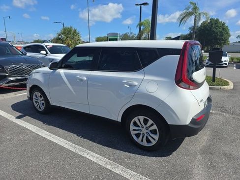 Used 2022 Kia Soul LX FWD image 4