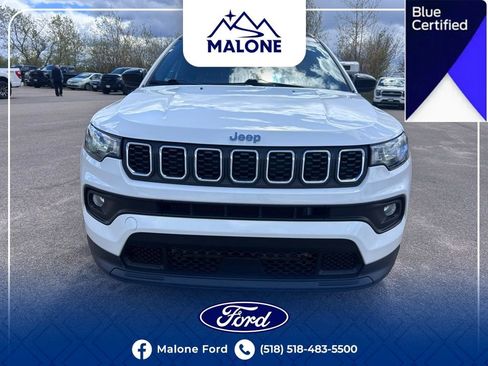 Used 2024 Jeep Compass Latitude AWD/4WD image 9