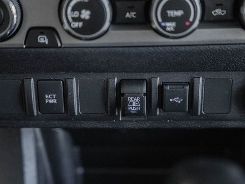 Used 2020 Toyota Tacoma SR5 AWD/4WD image 24