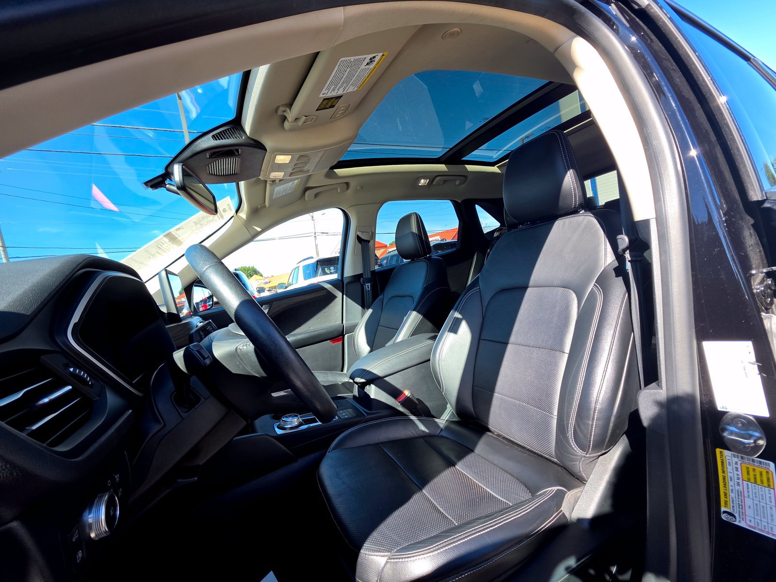 Used 2020 Ford Escape Titanium w/ Titanium Premium Package 2.0 AWD/4WD image 13