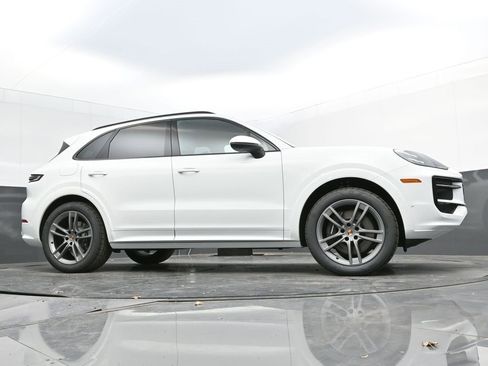 New 2025 Porsche Cayenne image 29