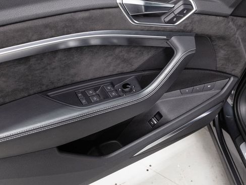 Used 2019 Audi e-tron Prestige image 6