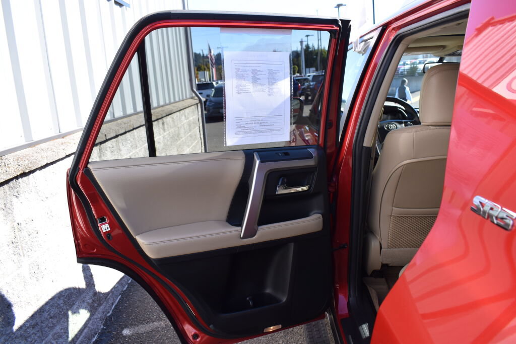 Certified 2018 Toyota 4Runner SR5 Premium AWD/4WD image 19