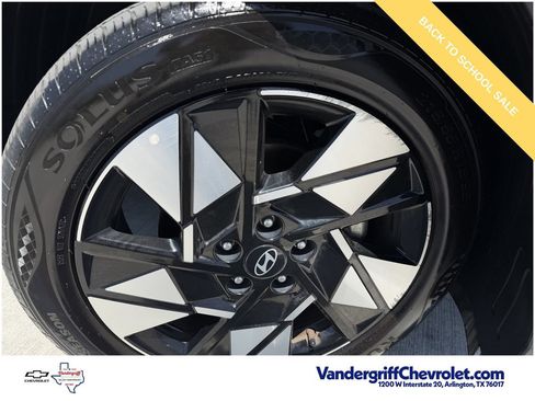 Used 2025 Hyundai Kona SEL FWD image 9