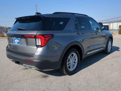Certified 2025 Ford Explorer Active w/ Active Comfort Package image 3