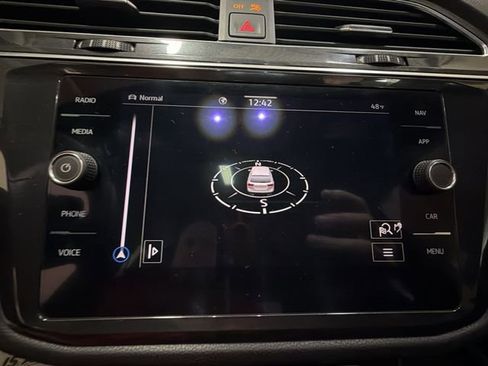 Used 2022 Volkswagen Tiguan SEL R-Line image 18