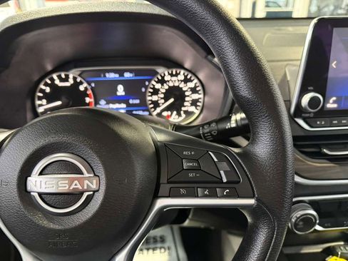 Used 2025 Nissan Altima 2.5 SV image 12