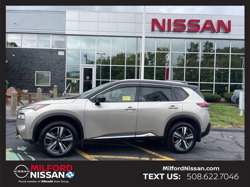 Used 2021 Nissan Rogue Platinum AWD/4WD image 2