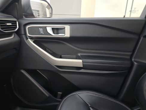 Used 2021 Ford Explorer XLT w/ Equipment Group 202A image 24