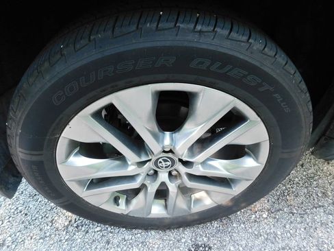 Used 2020 Toyota RAV4 XLE Premium FWD image 7