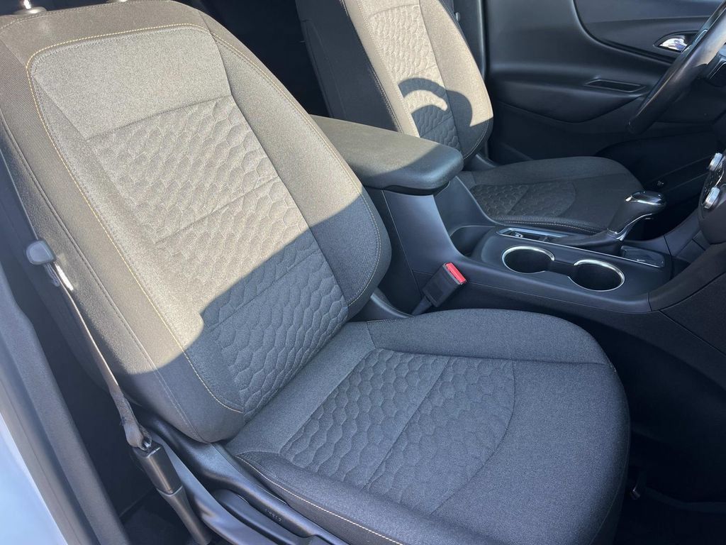 Used 2021 Chevrolet Equinox LT FWD image 30
