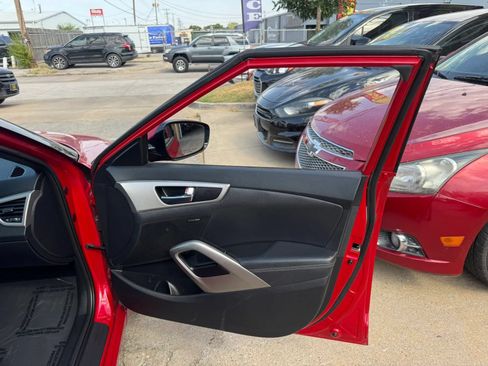 Used 2016 Hyundai Veloster w/ Option Group 02 FWD image 9