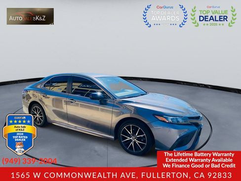 Used 2018 Toyota Camry SE FWD image 5