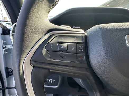 Used 2023 Jeep Grand Cherokee L Laredo image 14