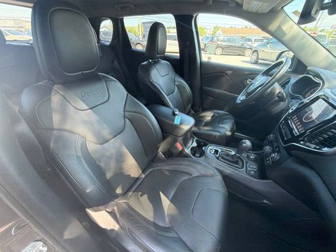 Used 2019 Jeep Cherokee Limited AWD/4WD image 37