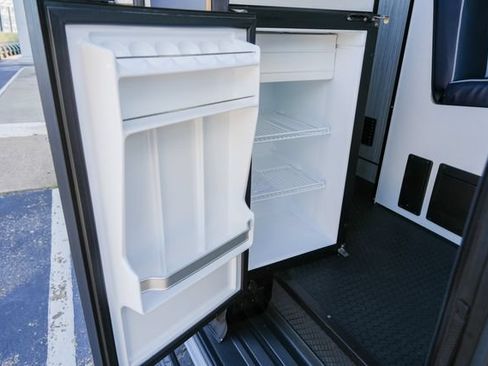 Used 2021 Mercedes-Benz Sprinter 2500 image 66