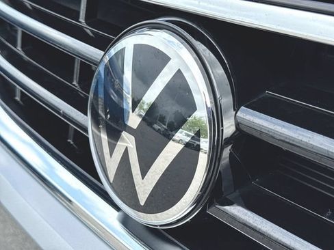 Certified 2024 Volkswagen Tiguan SE R-Line AWD/4WD image 31