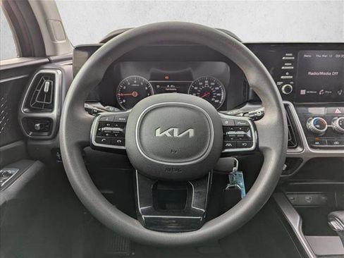 Used 2023 Kia Sorento LX image 12