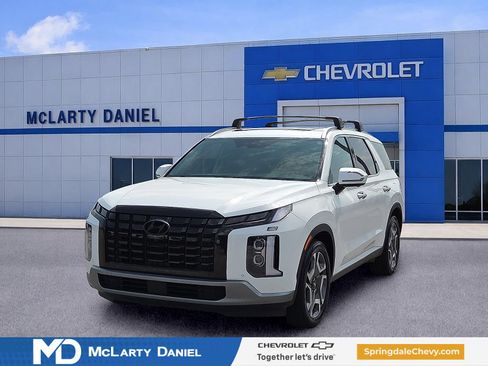 Used 2023 Hyundai Palisade SEL w/ Premium Package FWD image 2