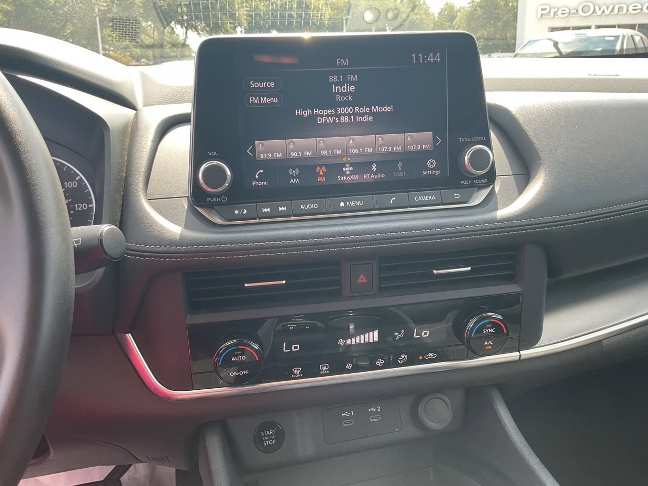 Used 2025 Nissan Rogue SV FWD image 29