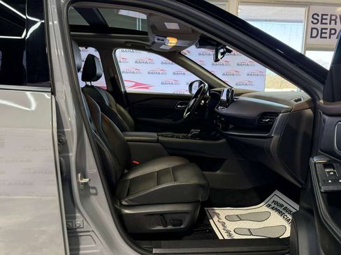 Used 2021 Nissan Rogue SL w/ Premium Package image 43