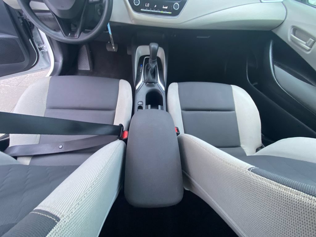 Used 2025 Toyota Corolla LE FWD image 11