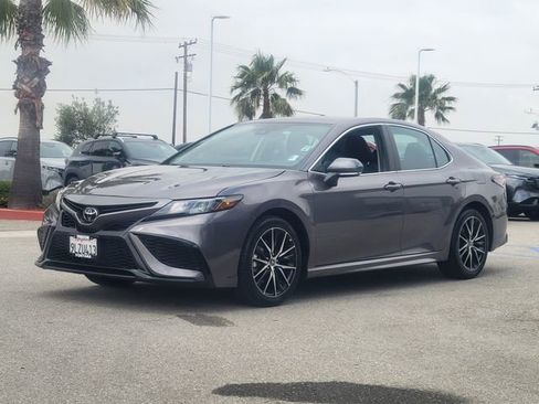 Used 2024 Toyota Camry SE FWD image 2