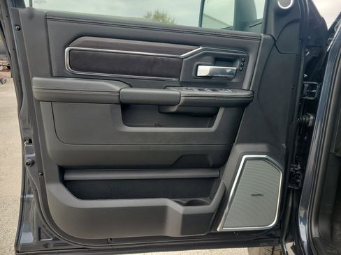 New 2026 RAM 2500 Laramie AWD/4WD image 13