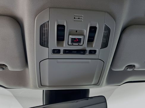 Used 2023 Toyota Highlander Limited FWD image 21