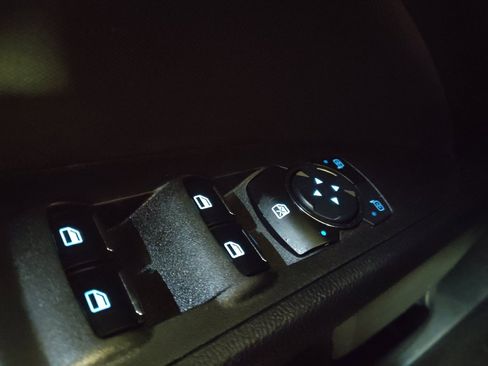 Used 2018 Ford Fusion SE w/ Fusion SE Technology Package image 27