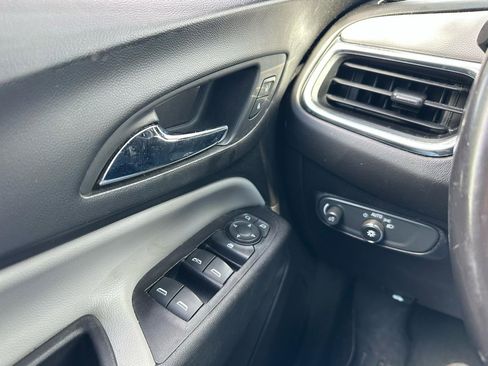 Used 2018 Chevrolet Equinox LT image 20