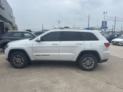 Used 2020 Jeep Grand Cherokee Laredo RWD image 2